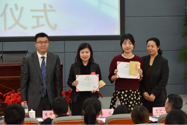 杨姝睿(长江师范学院)   欧阳东雯(重庆大学)   刘俊杰(重庆交通大学